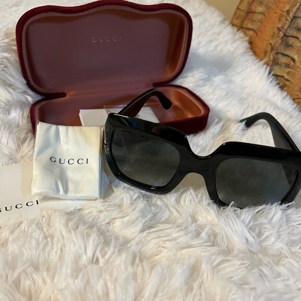Gucci Wide lens Sunglasses ***READ***